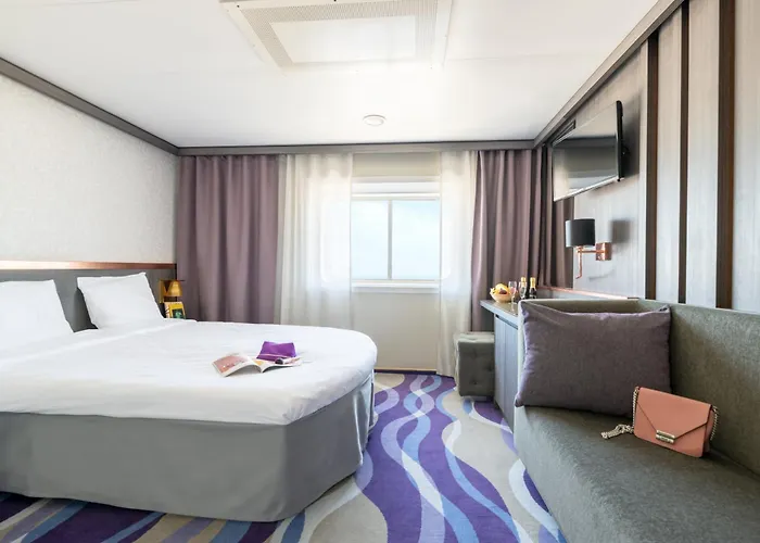 Tallink Ferry -tallinn 2 Nights Return Cruise To Stockholm  タリン